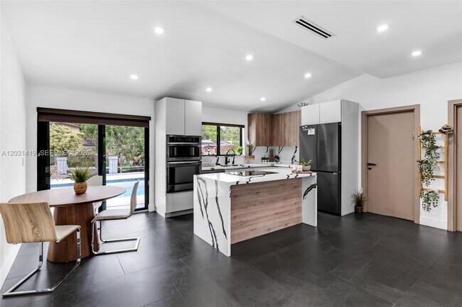 Foto del edificio - 1713 SW 5th St