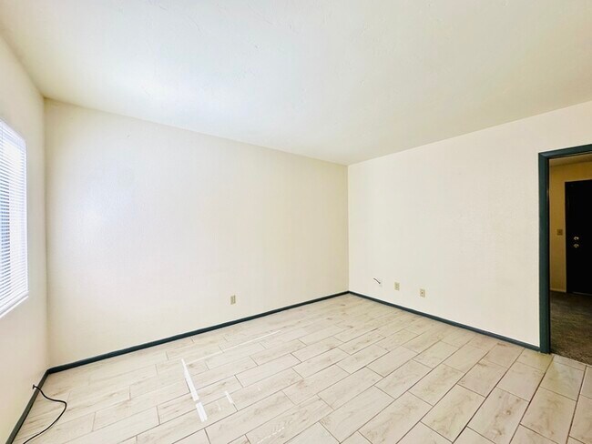 Foto del edificio - Spacious 1 Bedroom in Gated Community, Off...