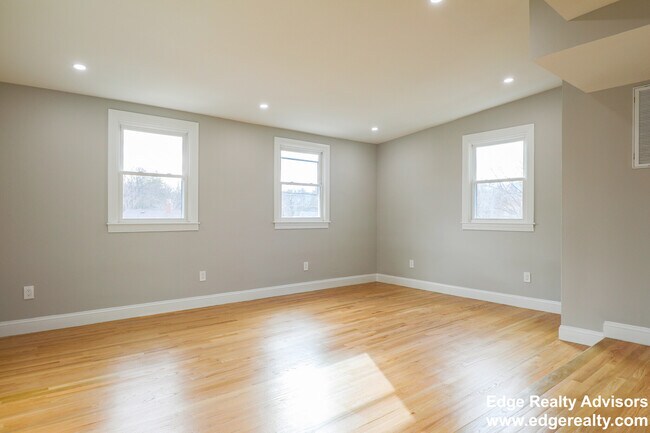 Foto del edificio - 18 Glenmont Rd