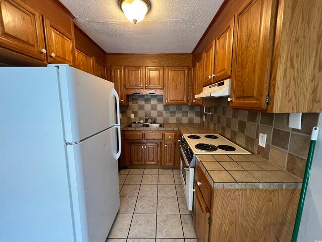 Building Photo - 4047 Fairway Dr