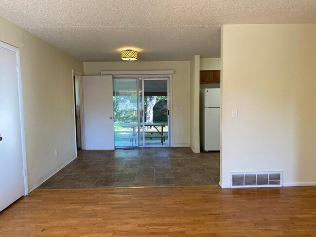 Foto del edificio - 1295 Aikins Way