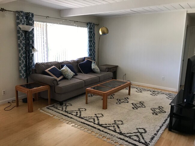 Foto del edificio - 10322 Glencoe Dr