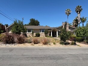 Building Photo - 6815 Hampton Dr