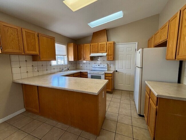 Building Photo - 2 Bedroom - 2 Bath Home