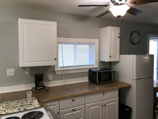 Building Photo - 7012 Laine Rd