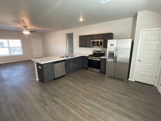 Foto del edificio - *Half Off First Month's Rent!* Don't Miss This 3-Bed, 2-Bath Robinson Ranch Home