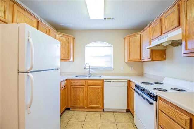 Building Photo - 4201 SW Shadowrock Pl