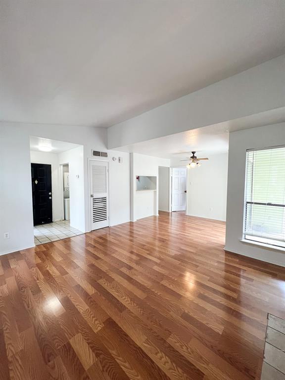 Foto del edificio - 6602 Harbor Town Dr