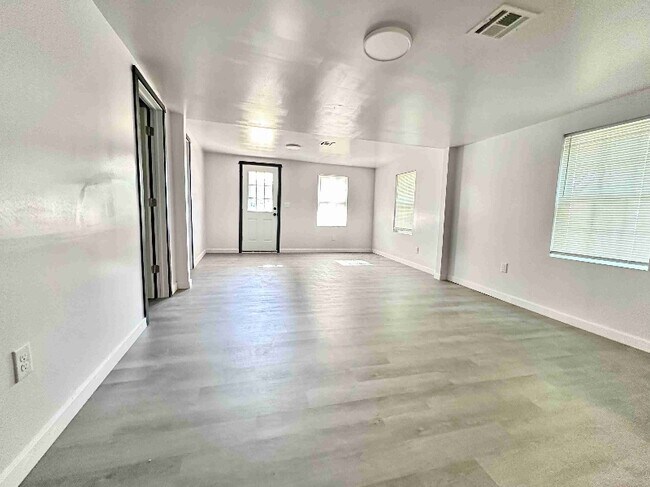 Foto del edificio - 719 S Poplar St