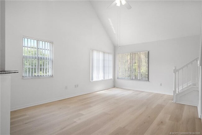 Building Photo - 1575 SE Pomeroy St