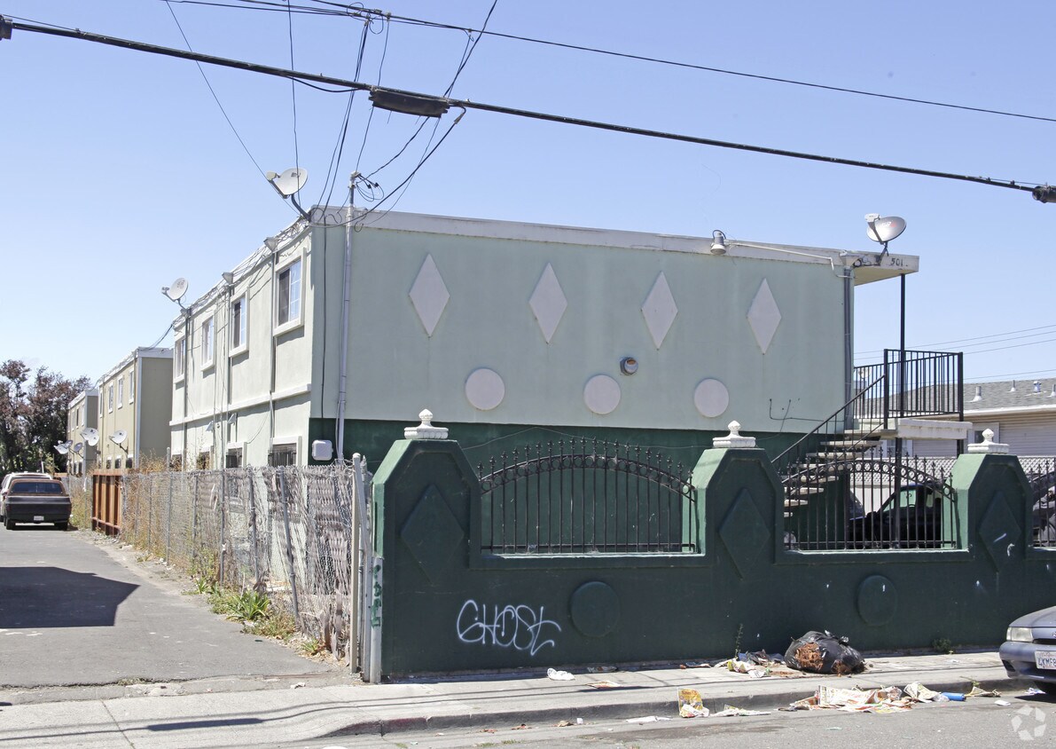 Building Photo - 501-509 105th Ave