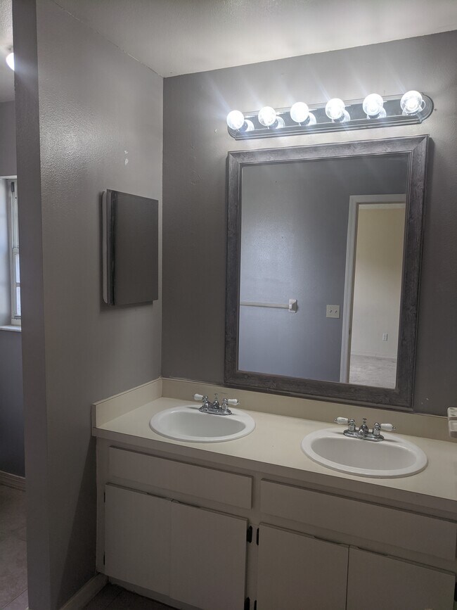 Building Photo - 8112 Tom Sawyer Dr