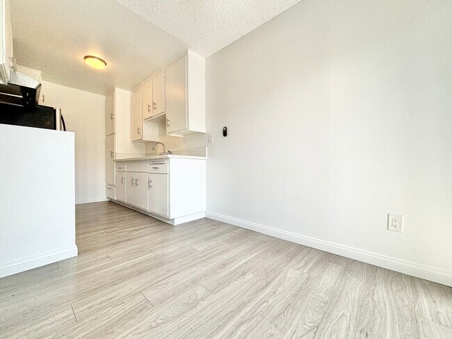 Building Photo - 21024 Bryant St Canoga Park, CA 91304