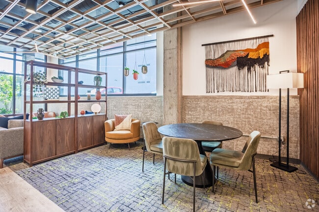 Oficina de arrendamiento - Elevation 16