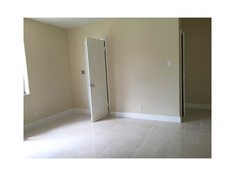 Foto del edificio - 49 NW 30th Ave