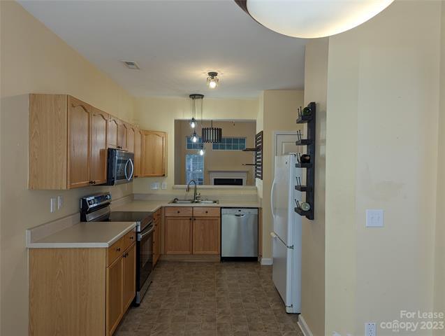 Building Photo - 7920 Mariners Pointe Cir