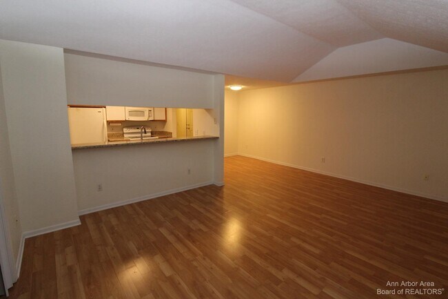 Foto del edificio - 1411 Heatherwood Ln