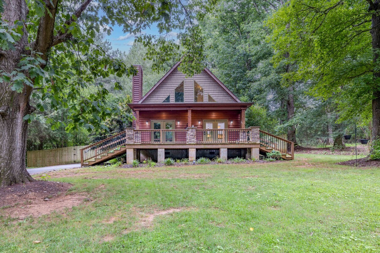 Primary Photo - 102 Serene St