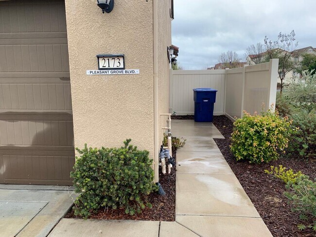 Foto del edificio - 2173 Pleasant Grove Blvd