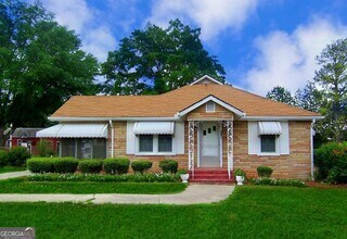 Building Photo - 575 Stark St
