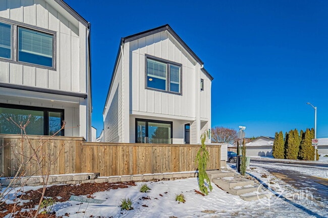 Photo - 16334 NE 20th St Townhome