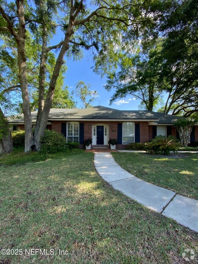 Building Photo - 1884 Plantation Oaks Dr