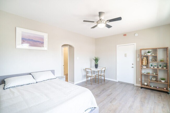 Interior Photo - 112 S Westmoreland Ave