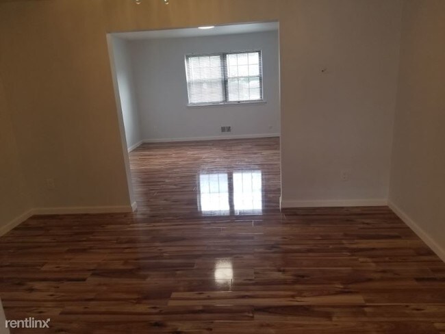 Building Photo - 804 Maple Hill Dr