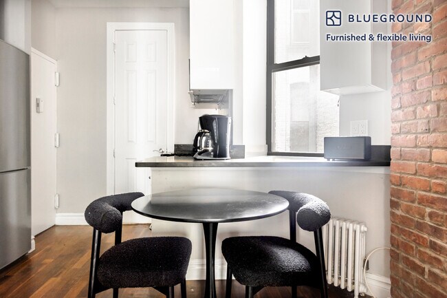 Building Photo - 246 Mott St