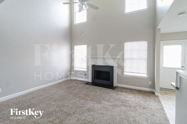 Building Photo - 670 Burtons Cove