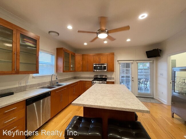 Building Photo - 3 br, 2 bath House - 627 California Ave.