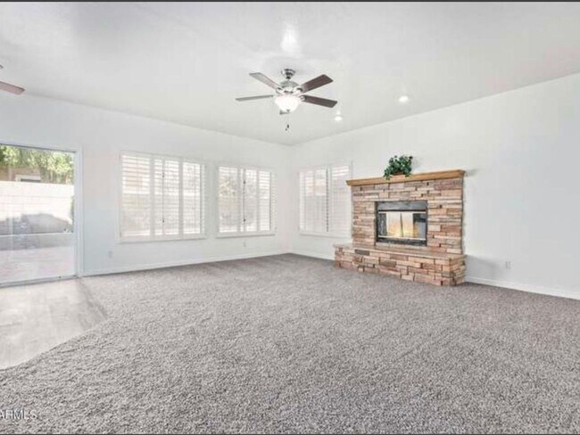 Foto del edificio - 4 Bedroom Single Family Home in Phoenix