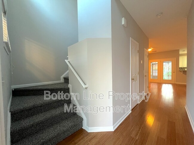 Building Photo - 10814 Princeton Village Dr