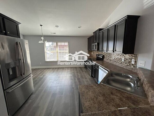 Foto del edificio - Make this 4 bedroom 2 bathroom brick home