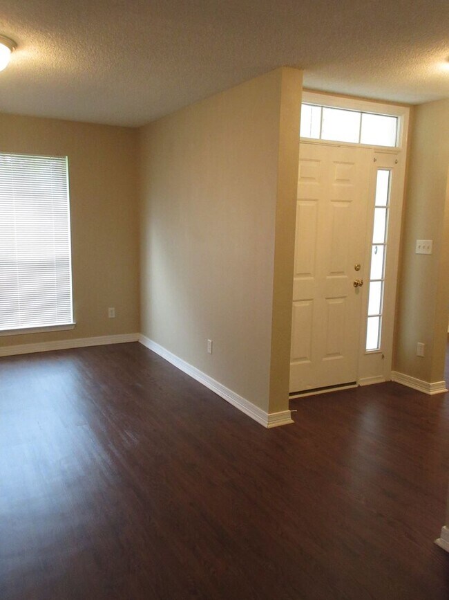 Building Photo - Great 4 Bedroom in Pace