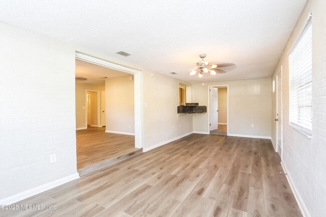 Foto del edificio - 9406 Gisborne Dr