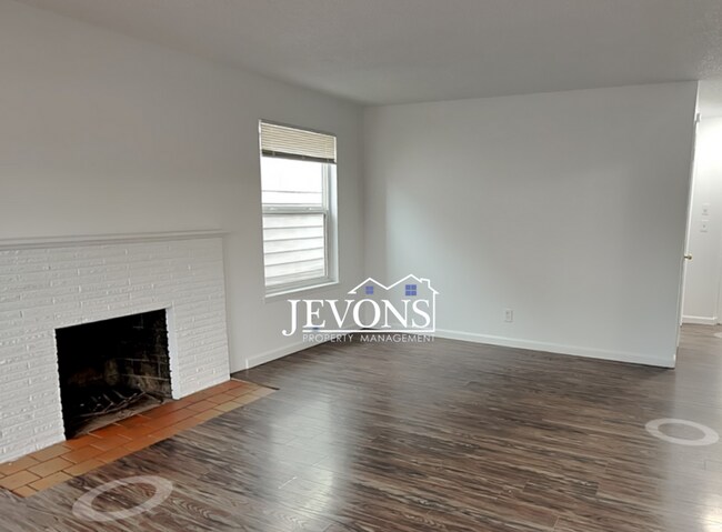 Foto del edificio - Charming 2-bedroom apartment just minutes from Pritchard Island Beach, with easy access to I-5