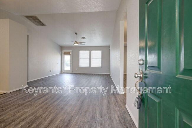 Foto del edificio - 15405 Acacia Rd