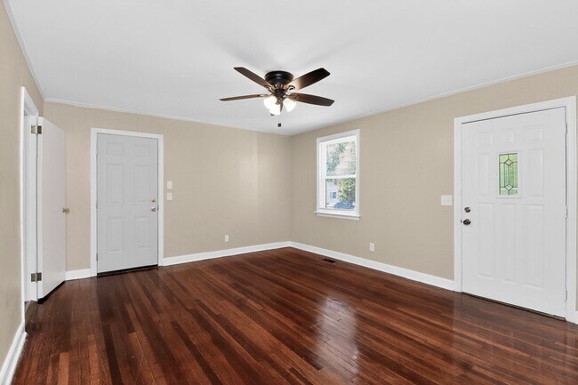 Foto del edificio - Updated 3 Bedroom Home Near Camp North End