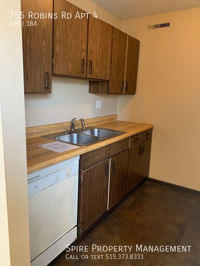 Building Photo - Hiawatha Large 2 bedroom 1 bath