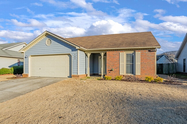 Foto del edificio - 127 Hollington Dr NE