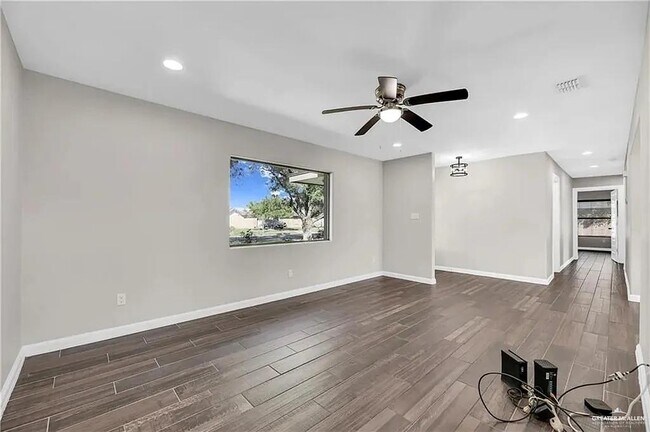 Building Photo - 217 W Vine Ave