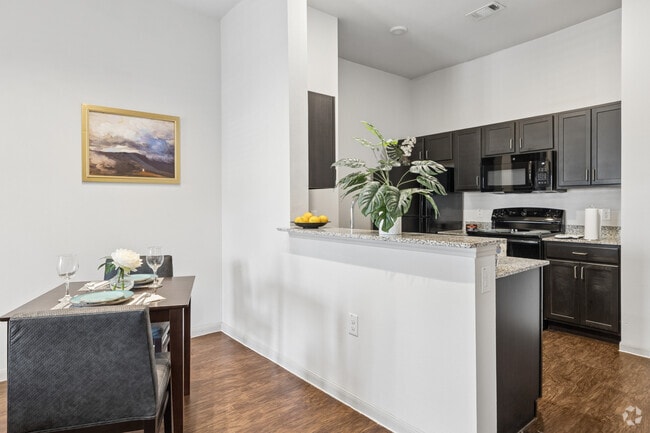 1 dormitorio, 1 baño - 730 pies cuadrados - Comedor - The Nightingale at Goodnight Ranch - After 55