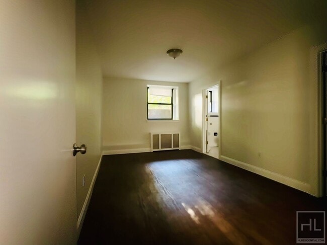 Building Photo - Martine Avenue