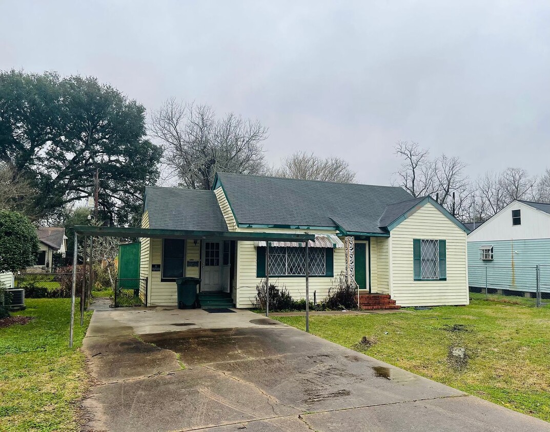 Foto principal - 5267 Sunset Ave