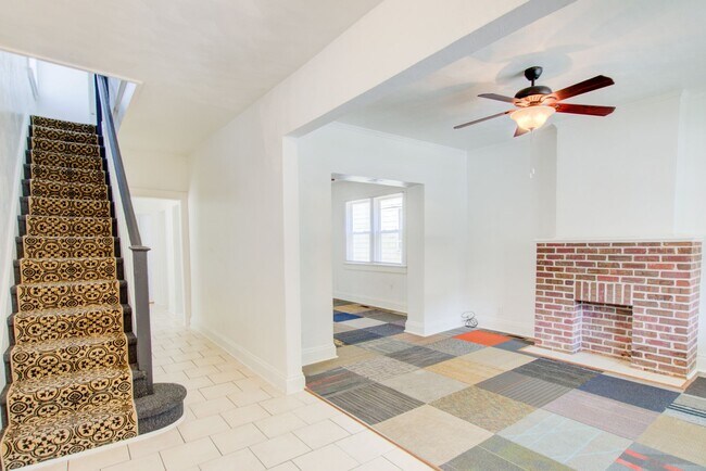 Foto del edificio - 6 Bed, 1.5 Bath Home in Granby School Dist...