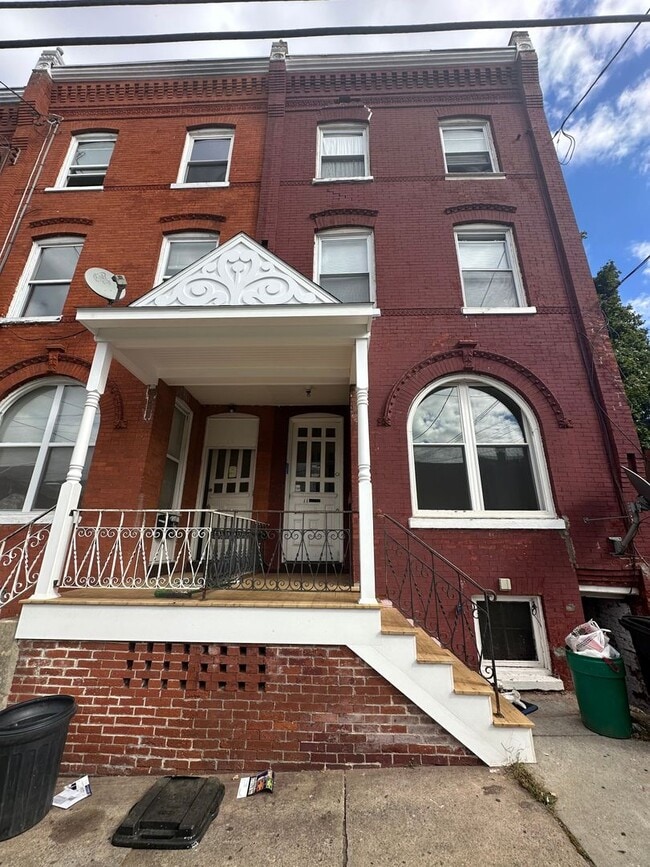 Building Photo - 11 N Ann St