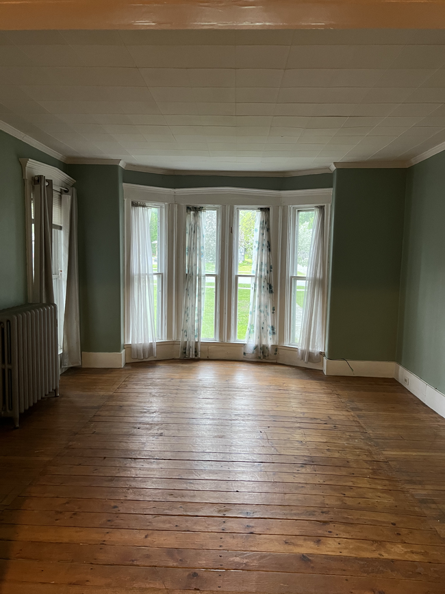 Living - 149 Clarendon Ave