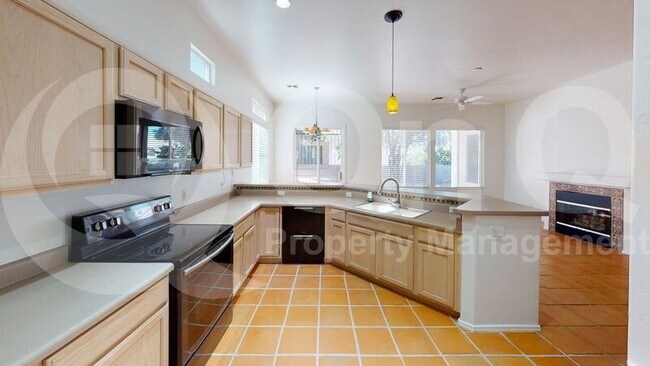 Building Photo - 2552 S Rita Vista Dr
