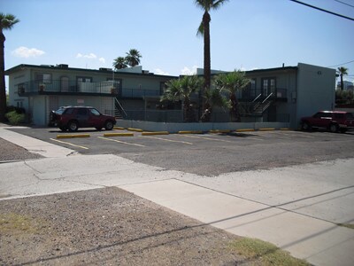 Building Photo - 402 N 10th St
